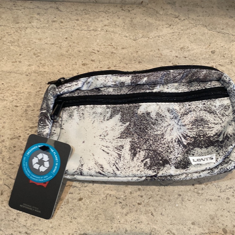 Levi’s Hip Sack/Crossbody Bag - Picture 6 of 9